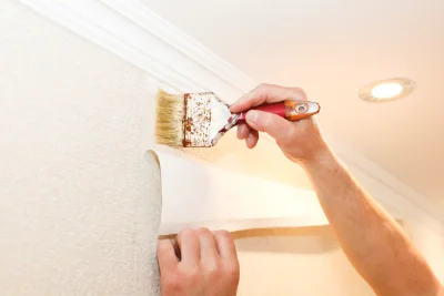 Pose de papier peint à Manthes — revêtements muraux et toiles de verre